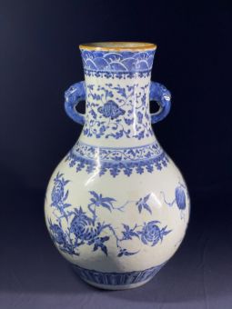 中国　青花　花卉文　双象耳瓶　N　R5711B 青花唐草文双耳瓶 文化遺産オンライン